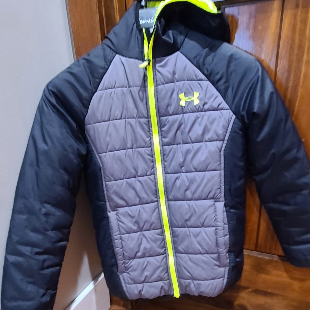 Boys Under Armour Storm Cold Gear full zip hooded puffer jacket size M